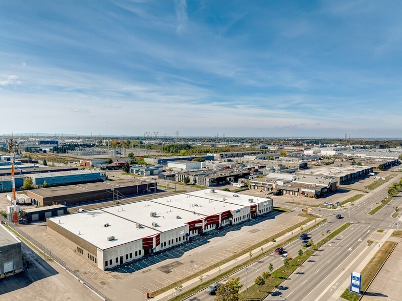 3148-3178 Boul Industriel, Laval, QC for lease - Building Photo - Image 2 of 12