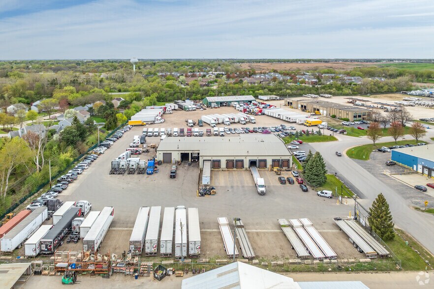 8 Prosper Ct, Lake In The Hills, IL à louer - Aérien - Image 3 de 5