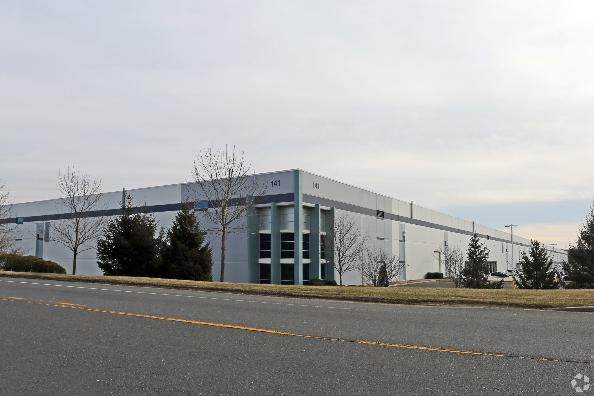 147 West Manor Way, Robbinsville, NJ for lease Primary Photo- Image 1 of 3