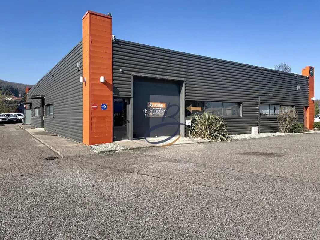 Flex in Bourgoin-Jallieu for lease Building Photo- Image 1 of 13