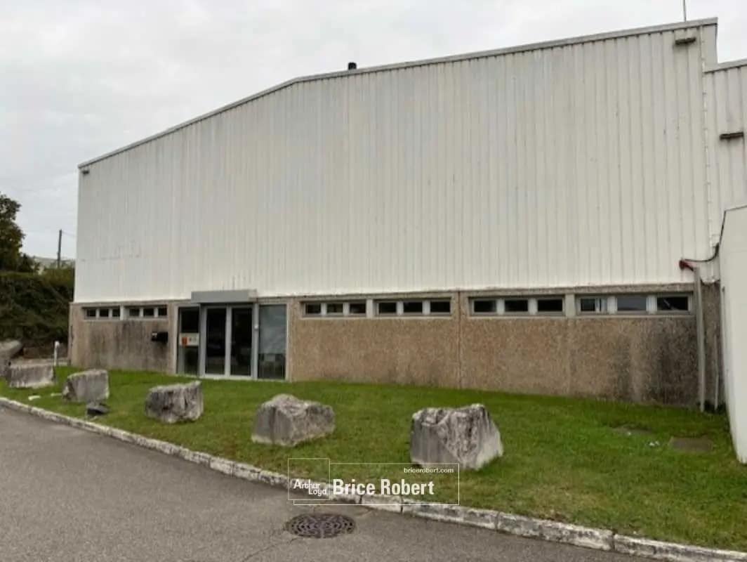 Flex in Miribel for lease Building Photo- Image 1 of 7