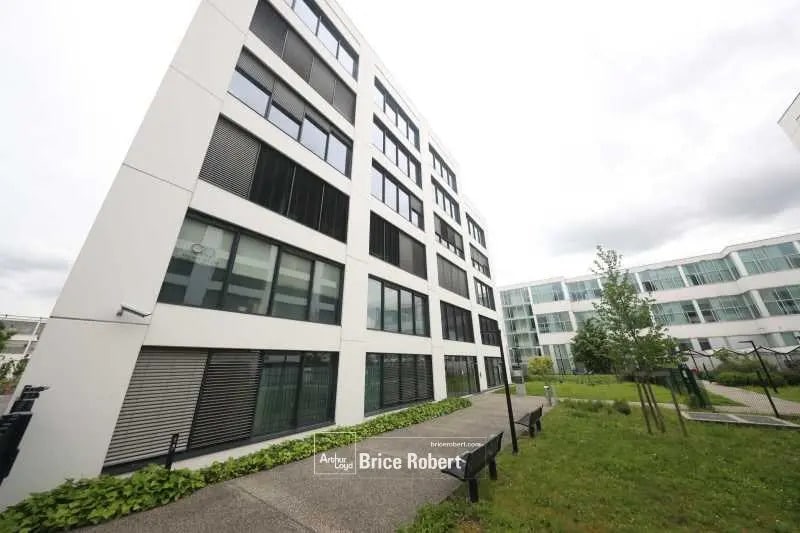 Bureau dans Vaulx-en-Velin à louer - Photo du bâtiment - Image 2 de 8