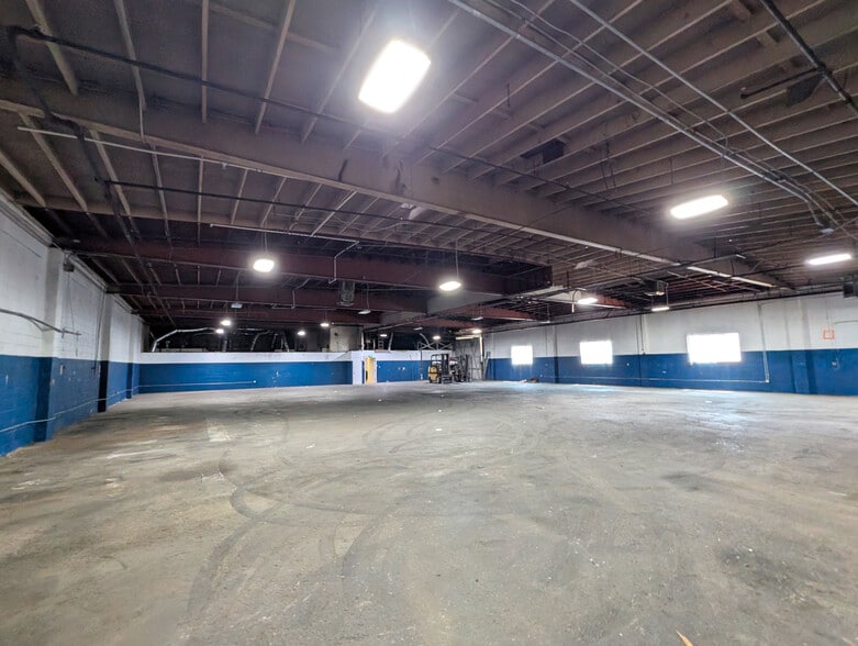 11619 Pendleton St, Sun Valley, CA for lease - Building Photo - Image 3 of 5