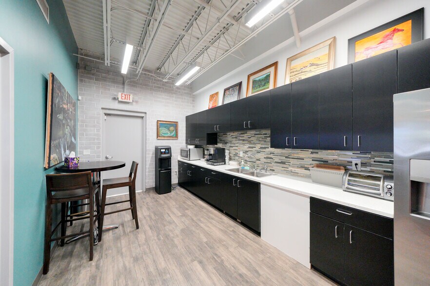 4534 Old Pineville Rd, Charlotte, NC à louer - Photo du bâtiment - Image 2 de 8