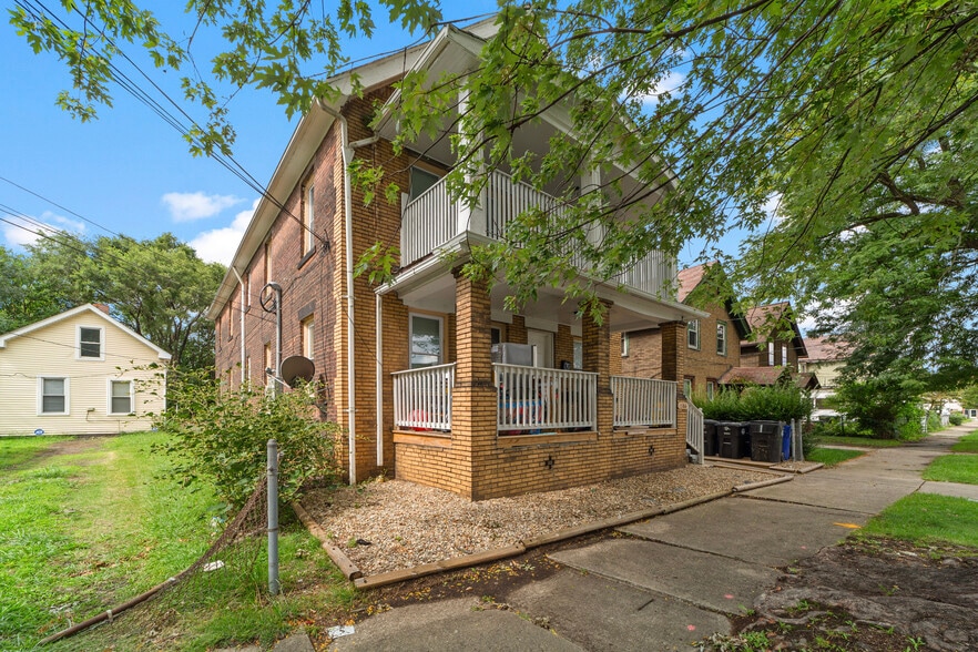 1386 E 43rd St, Cleveland, OH for sale - Building Photo - Image 3 of 25