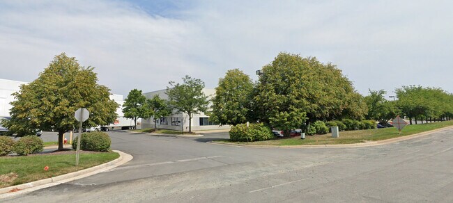 More details for 22880 Glenn Dr, Sterling, VA - Industrial for Lease
