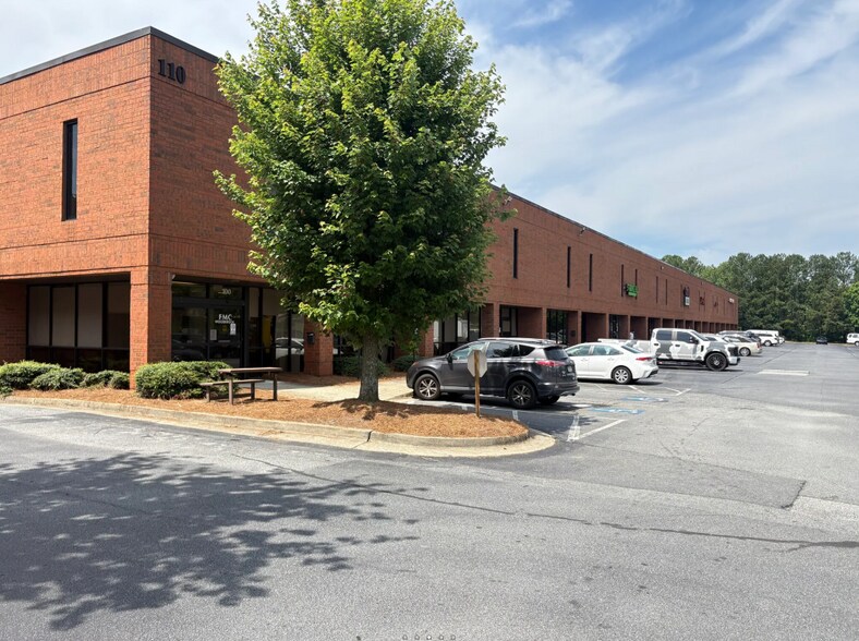 110 Londonderry Ct, Woodstock, GA à louer - Photo du bâtiment - Image 1 de 5