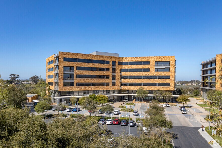 5887 Copley Dr, San Diego, CA à louer - Photo du bâtiment - Image 1 de 6