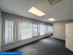 925-935 White Plains Rd, Trumbull, CT for lease Interior Photo- Image 1 of 2