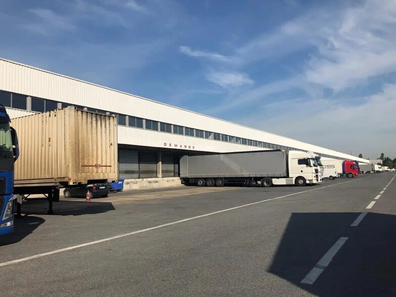 Garonor, Aulnay-sous-Bois for lease - Building Photo - Image 1 of 5