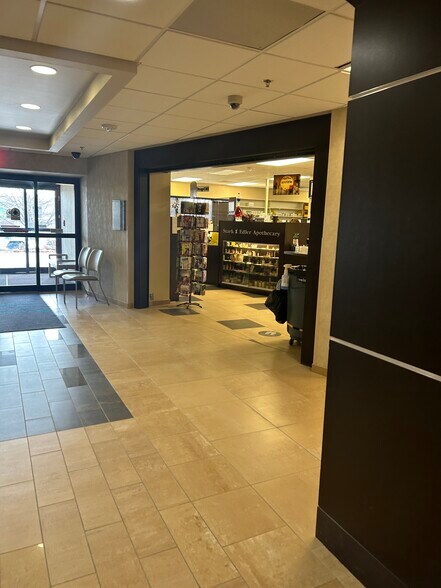 10600 Quivira Rd, Overland Park, KS à louer - Photo intérieure - Image 2 de 6