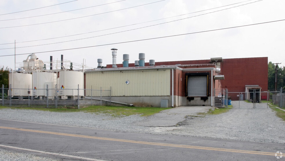 1212 Thrower Rd, Pleasant Garden, NC à louer - Photo du bâtiment - Image 3 de 5