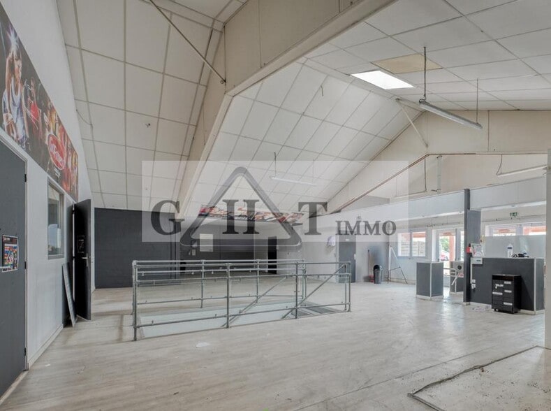 Retail in Taverny for sale - Interior Photo - Image 3 of 6