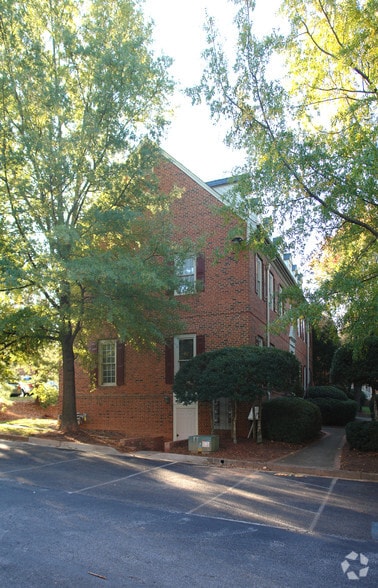 1081 Cambridge Sq, Alpharetta, GA à vendre - Photo du bâtiment - Image 2 de 8
