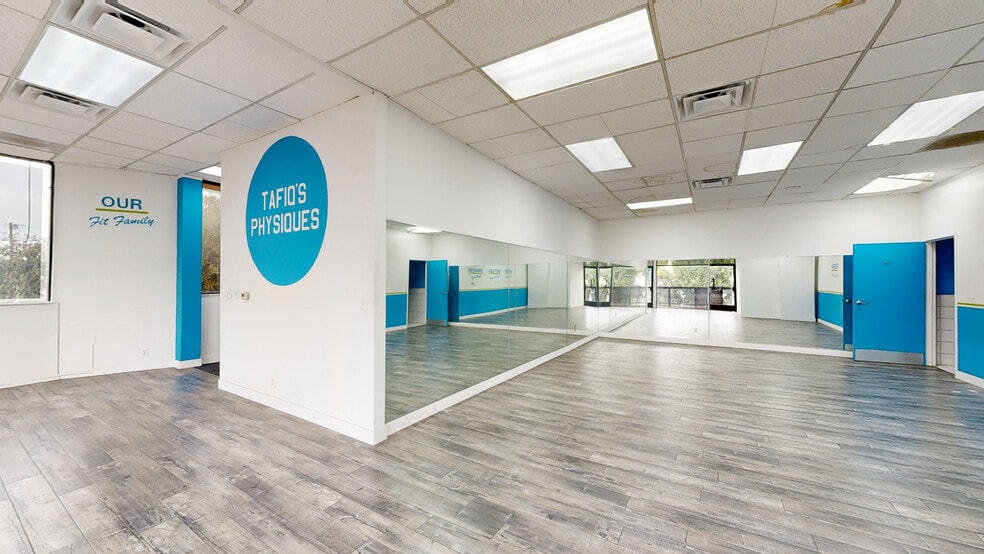 8205 Santa Monica Blvd, West Hollywood, CA for lease - Matterport 3D Scan - Image 2 of 21