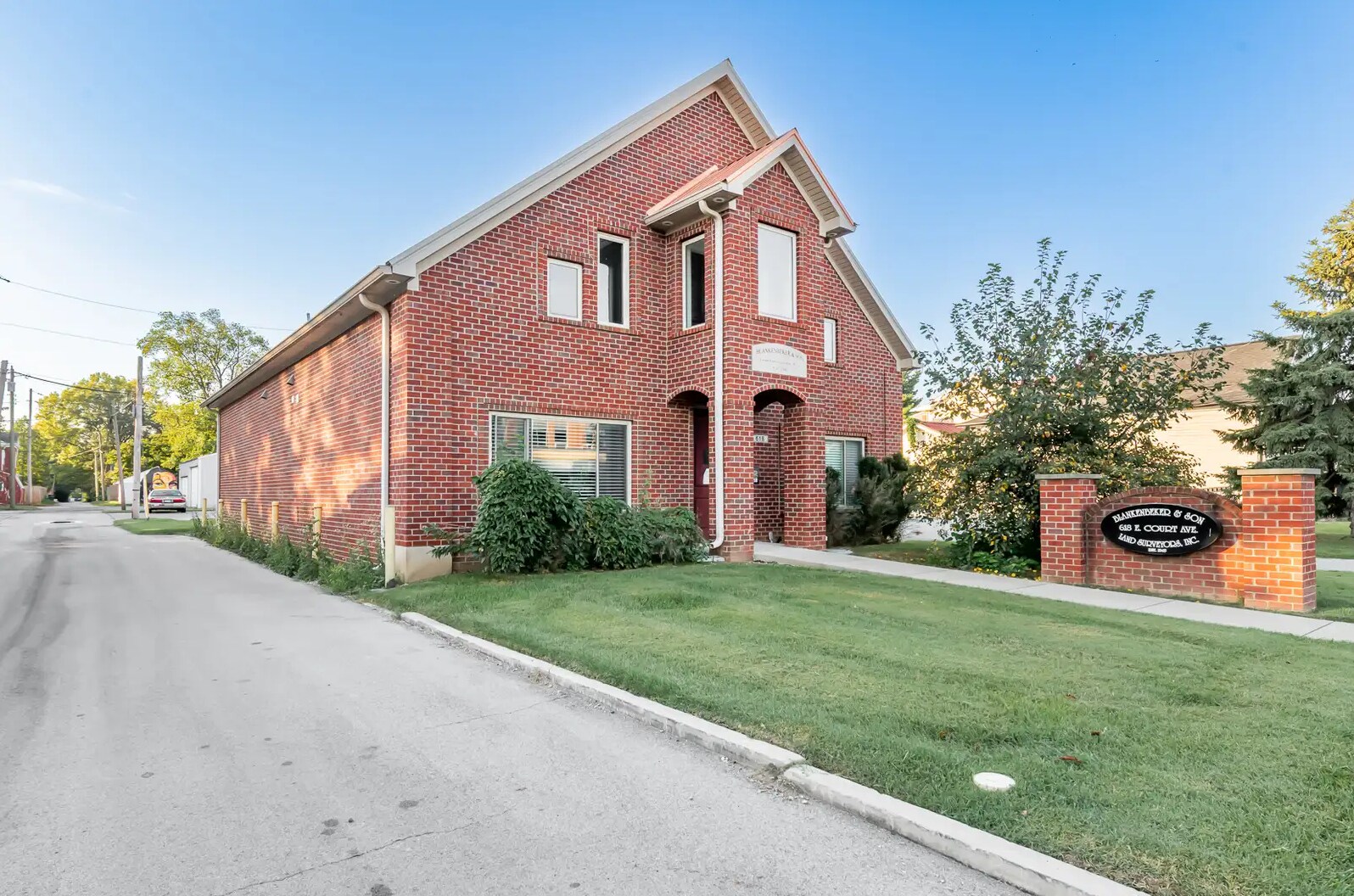 618 E Court Ave, Jeffersonville, IN for lease Primary Photo- Image 1 of 13