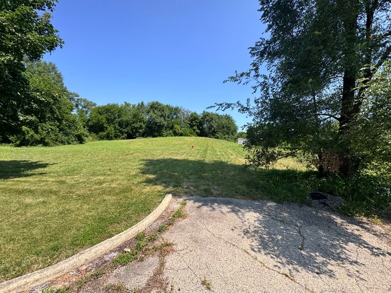 1120 W Spring St, South Elgin, IL for sale - Building Photo - Image 3 of 10