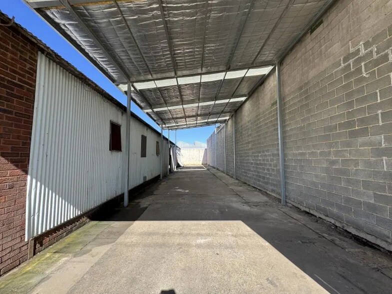 27 Hollywood Dr, Lansvale for sale - Building Photo - Image 3 of 8