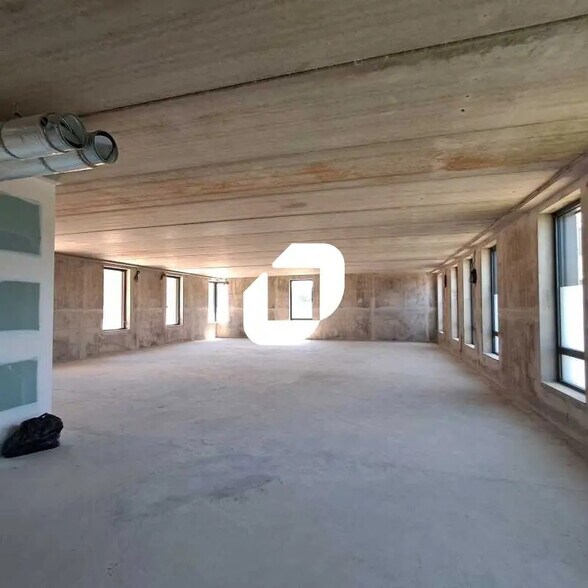 Bureau dans Versailles à louer - Photo du bâtiment - Image 2 de 24