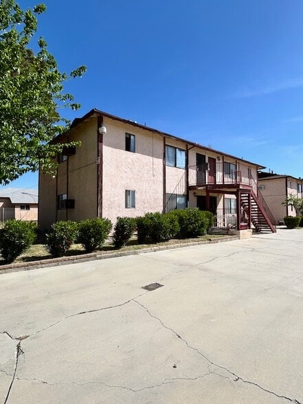 15430 Meyer Rd, Mojave, CA à vendre - Photo du bâtiment - Image 3 de 11