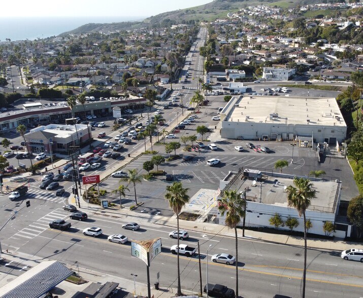 25th, San Pedro, CA à louer - Photo du bâtiment - Image 3 de 3