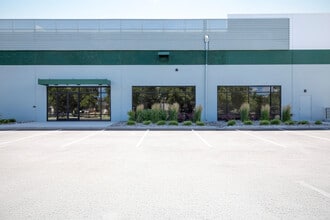 4910-4990 Longley Ln, Reno, NV à louer Photo du bâtiment- Image 2 de 9