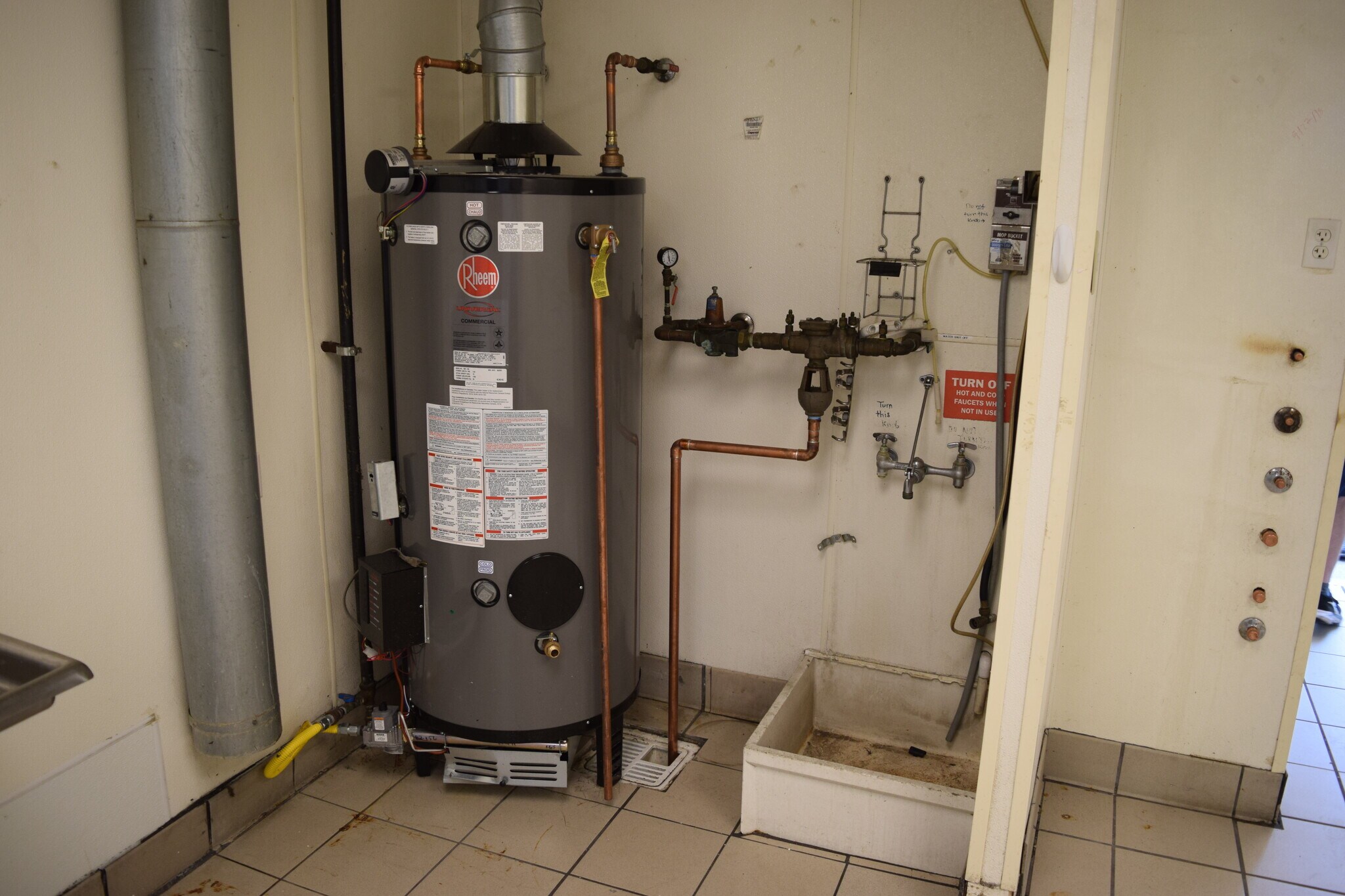 1285 S Santa Fe Dr, Denver, CO for lease Interior Photo- Image 1 of 13