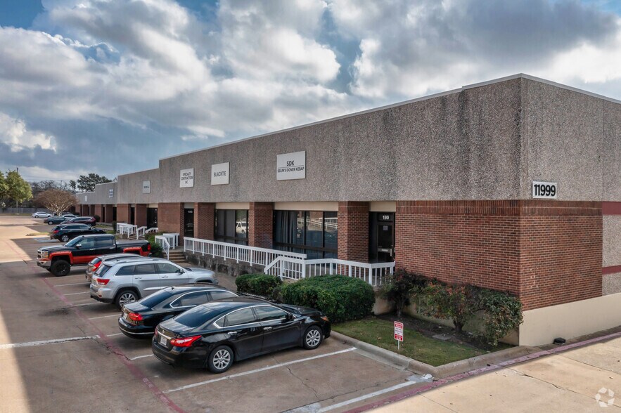 11999 Plano Rd, Dallas, TX à louer - Photo du bâtiment - Image 3 de 5