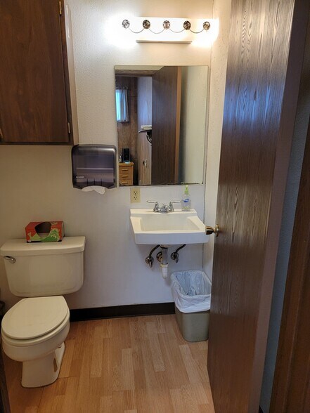 532 Oregon Way, Longview, WA à louer - Photo du bâtiment - Image 3 de 14