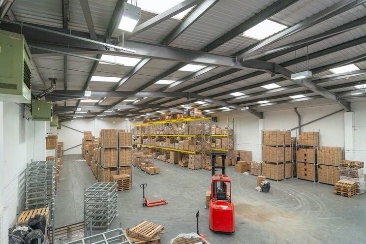 17-17a Invincible Rd, Farnborough à louer - Photo intérieure - Image 3 de 3