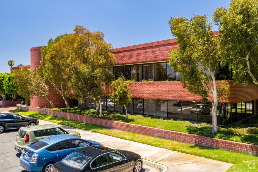 4 Corporate Plaza Dr, Newport Beach, CA for lease - Building Photo - Image 3 of 4