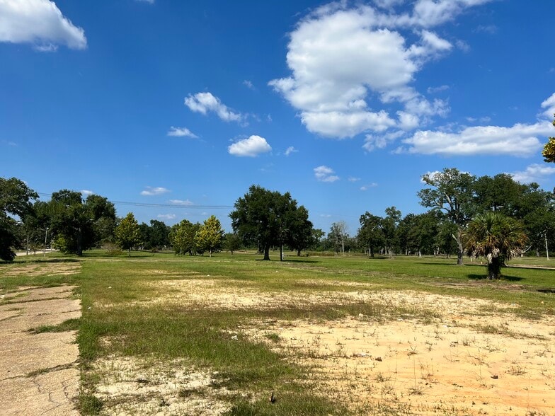 100 Brady Dr, Biloxi, MS à vendre - Photo du bâtiment - Image 3 de 15