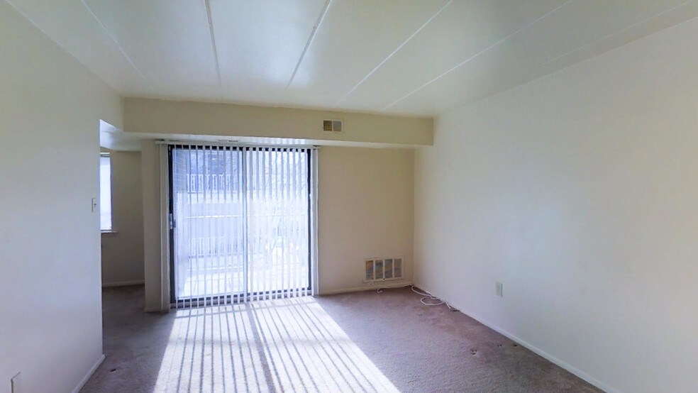 400 S Lansdowne Ave, Yeadon, PA for sale - Matterport 3D Scan - Image 2 of 25