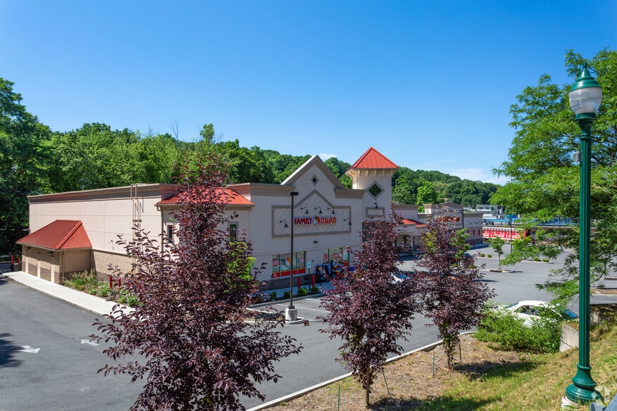 1723 Main St, Peekskill, NY for sale - Primary Photo - Image 1 of 3