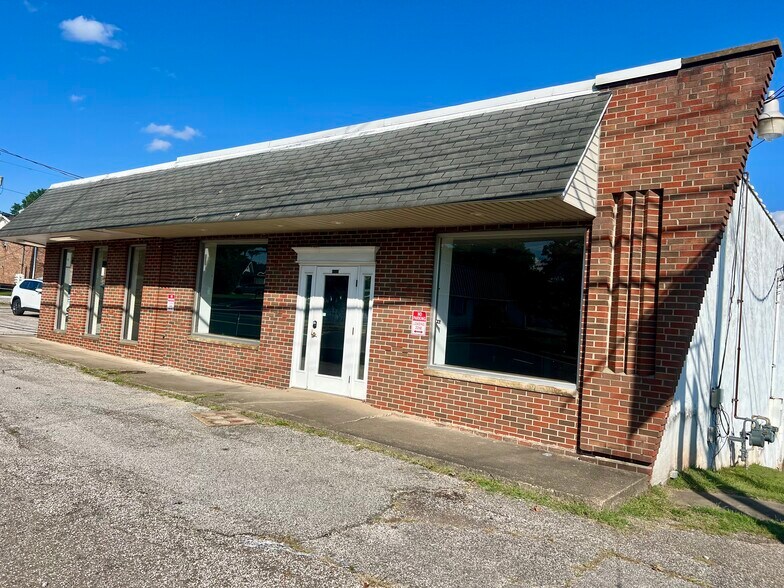 404 Midland Trl, Hurricane, WV à louer - Photo du bâtiment - Image 3 de 4