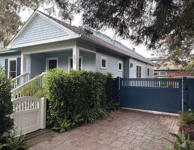 Plus de détails pour 235 Alma St, Palo Alto, CA - Bureau à vendre