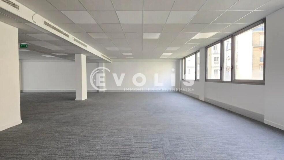 Bureau dans Neuilly-sur-Seine à louer - Photo du bâtiment - Image 3 de 9