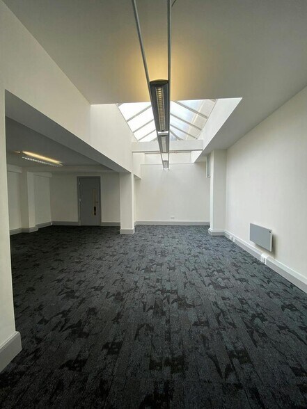 7 St James Sq, Manchester for lease - Building Photo - Image 3 of 8