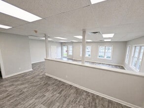 858-863 Center Ct, Shorewood, IL for lease Interior Photo- Image 2 of 6
