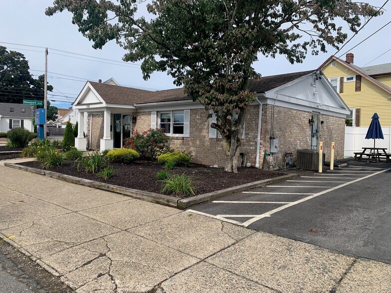 1155 Newport Ave, Pawtucket, RI à vendre - Photo du bâtiment - Image 1 de 18