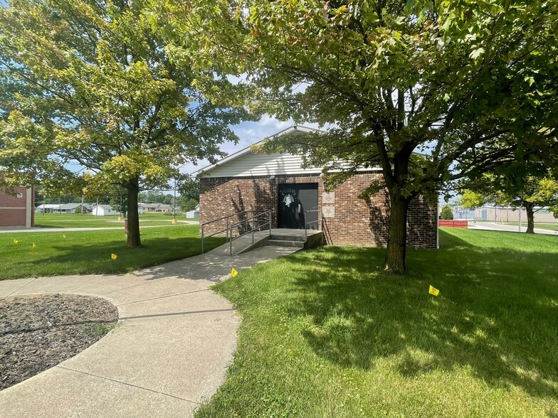 210 Home Ave, Churubusco, IN for sale - Building Photo - Image 1 of 44