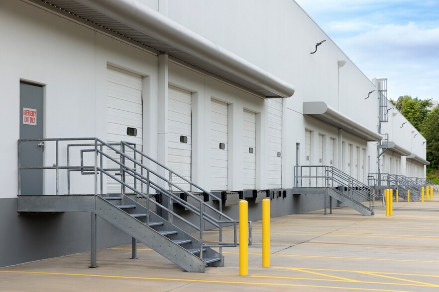 3640 Royal South Pky, Atlanta, GA for lease - Building Photo - Image 3 of 8