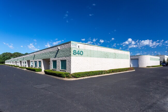 Plus de détails pour 850 Lincoln Ave, Bohemia, NY - Industriel à louer