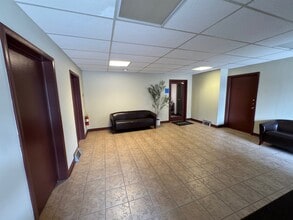111 Oak St, North Aurora, IL for lease Interior Photo- Image 2 of 2
