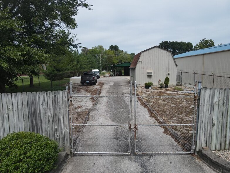 910 Industrial Blvd, New Albany, IN à vendre - Photo du bâtiment - Image 2 de 10