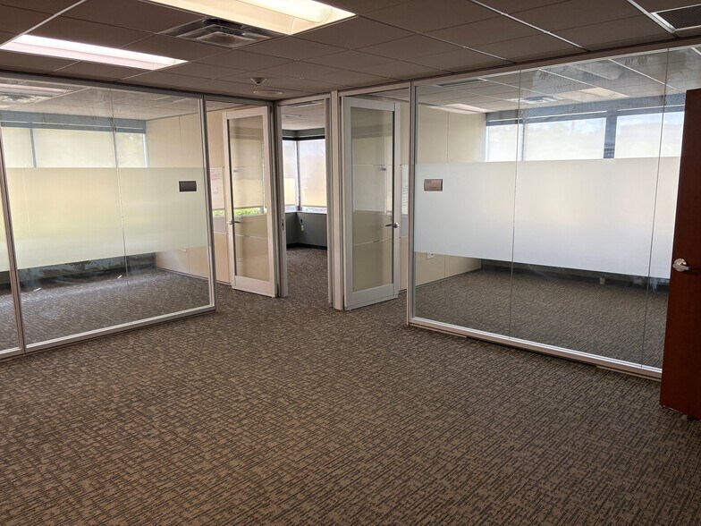 8650 College Blvd, Overland Park, KS à louer - Photo du bâtiment - Image 3 de 8