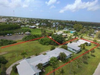 Plus de détails pour 110 Freesia Street, Everglades City, FL - Multi-résidentiel à vendre