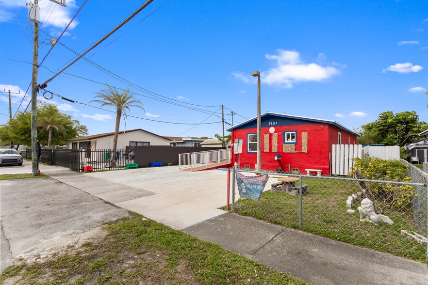 1781 NW 152nd Ter, Opa-locka, FL à vendre - Photo du bâtiment - Image 1 de 25