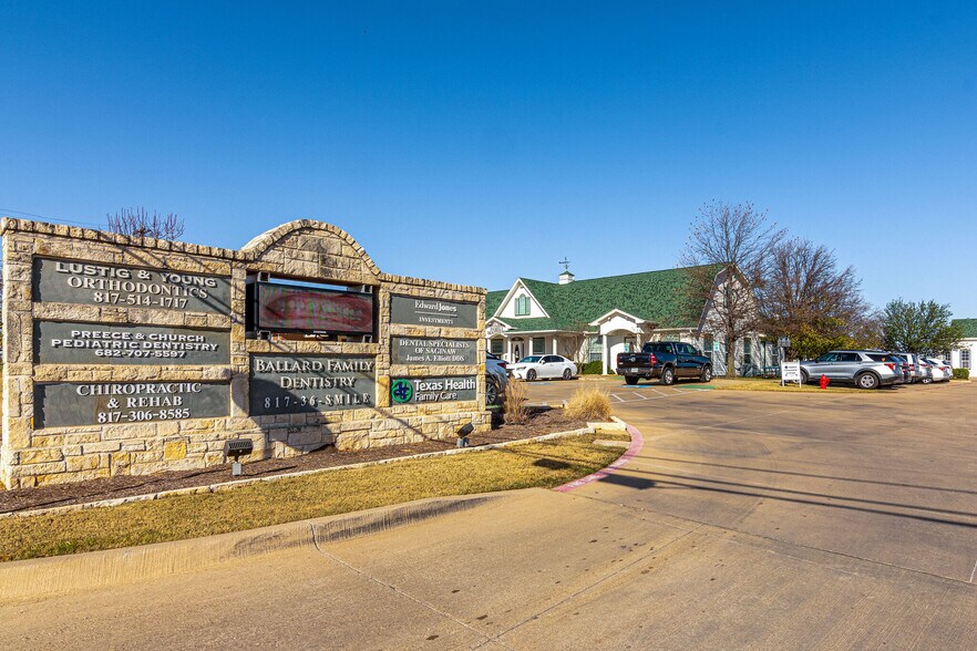 711 W Bailey Boswell Rd, Saginaw, TX à louer - Photo du bâtiment - Image 2 de 22