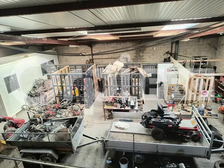 Flex in Reims for lease - Interior Photo - Image 3 of 6